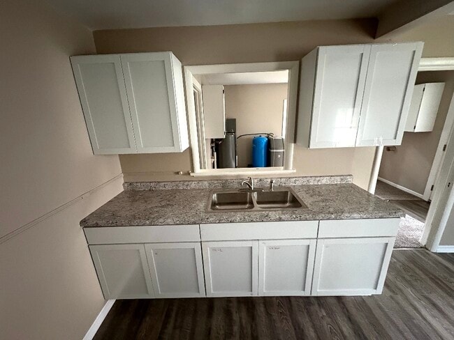 Building Photo - 5115 Maple Hill Dr