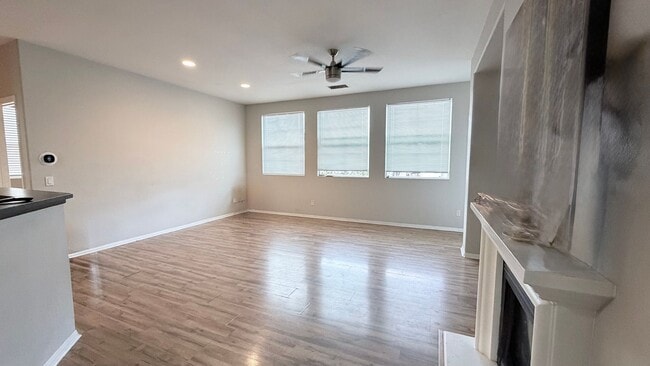 Building Photo - Chula Vista townhouse now available for rent