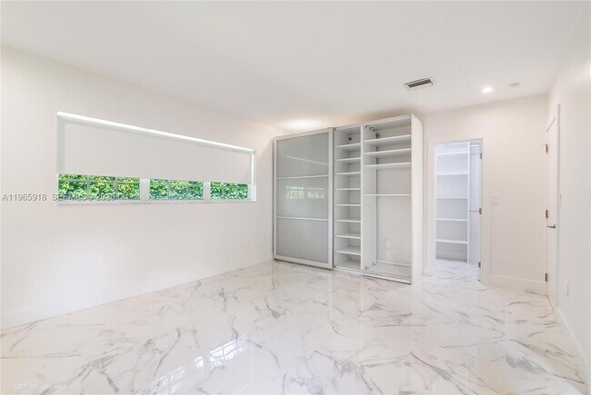 Building Photo - 52 Camden Dr