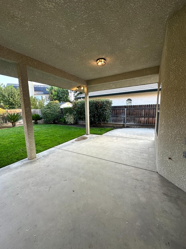 Building Photo - 535 W Decatur Ave