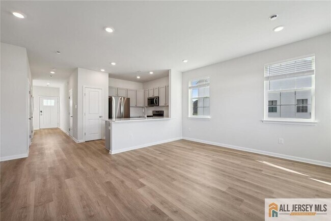 Building Photo - 25 Elliot Ln