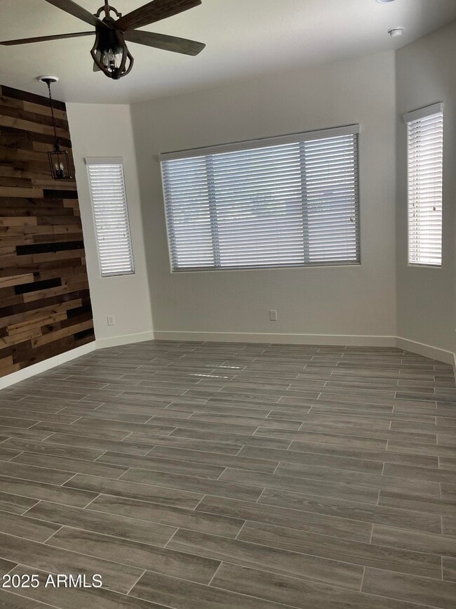Building Photo - 993 E Knightsbridge Way