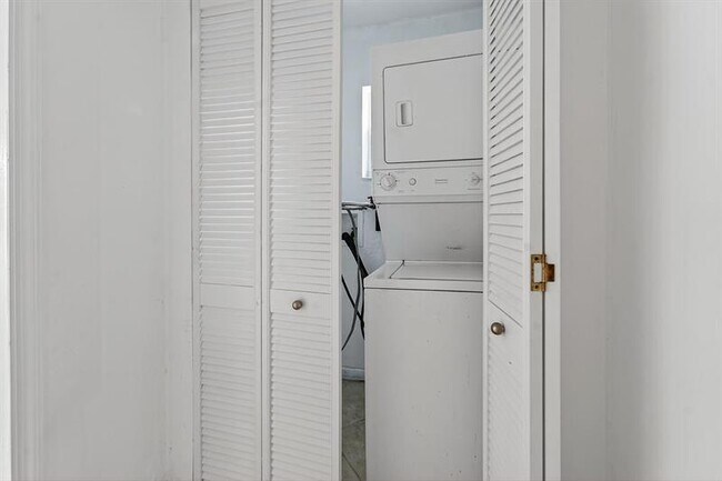 Building Photo - 2612 Florida Blvd