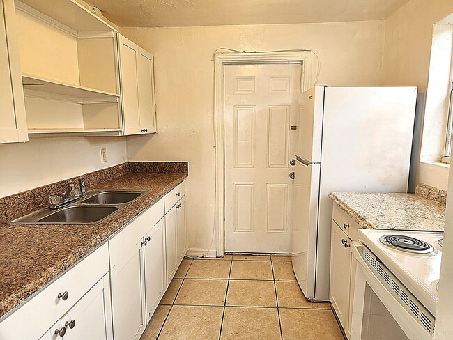 Building Photo - Cozy 2-bedroom, 1-bath home in Daytona Beach