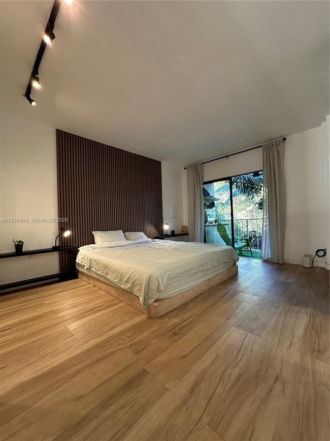 Building Photo - 1860 Venice Park Dr