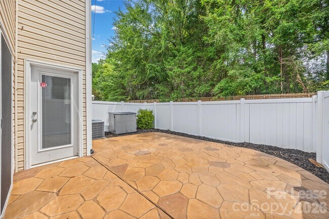Building Photo - 2090 Shady Pond Dr