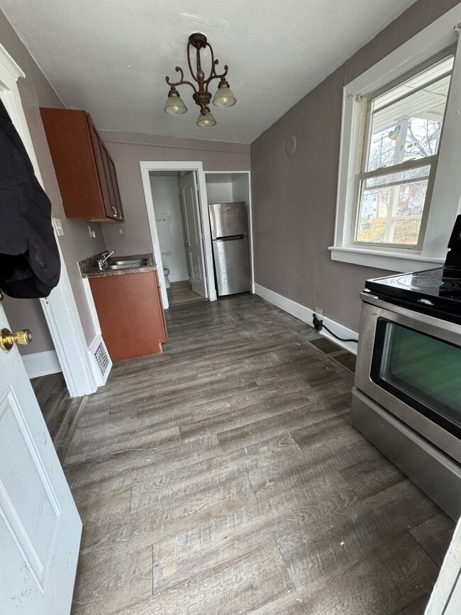 Building Photo - 442 E Thornton St