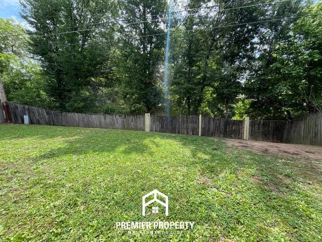 Building Photo - Charming 3BR/2BA in 38118 | Low-Maintenance Tile Floors, Bay Window & Patio
