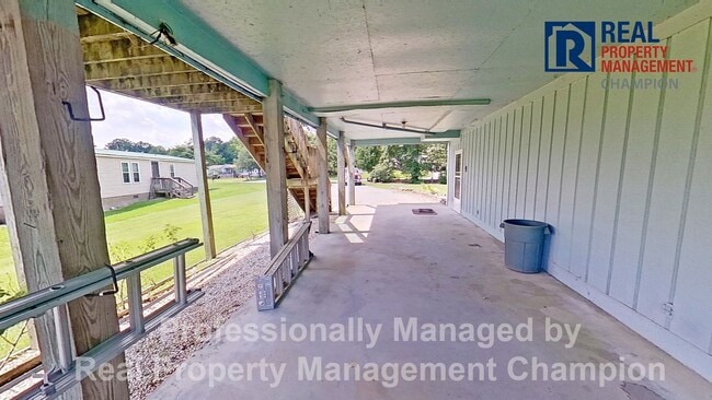 Building Photo - Charming Water Front Home with Private Dock