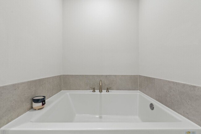 Building Photo - Beautiful just remodeled from top to bottom house in La Marque TX!