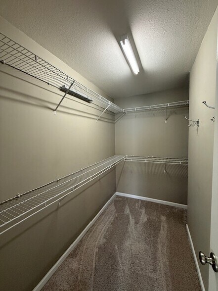 Building Photo - 853 Jarman Dr