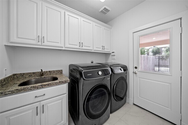 Building Photo - 13419 Preston Cliff Ct