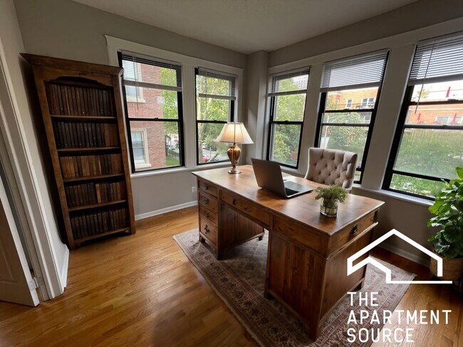 Building Photo - 4242 N Sheridan Rd