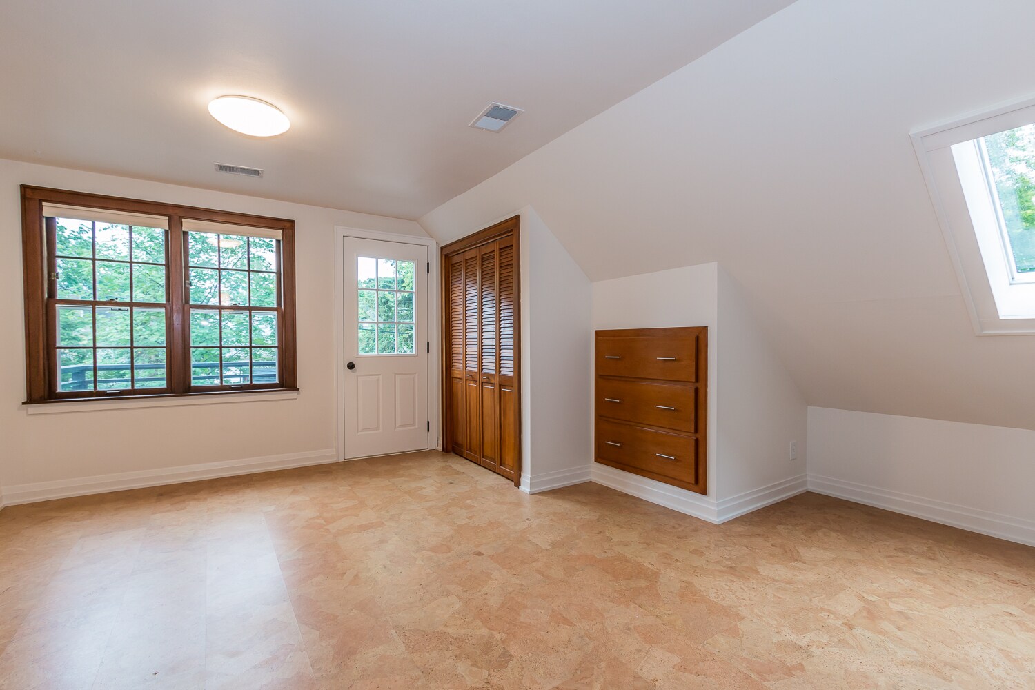 Building Photo - 2133 Sommers Ave