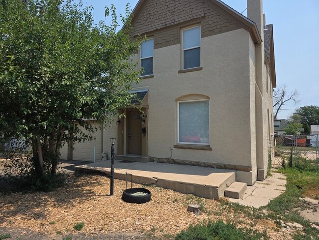 Building Photo - 2418 3rd Ave