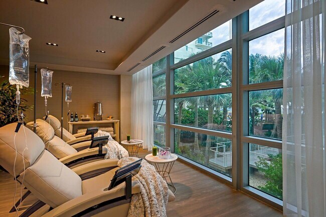 Building Photo - 3100 N Ocean Dr