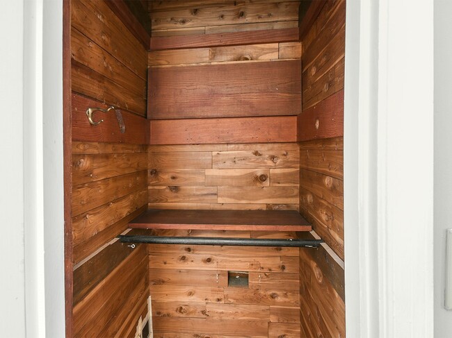 Building Photo - DARLING UPDATED 2 bed, 1 bath with updated appliances in HIGH POINT TERRACE