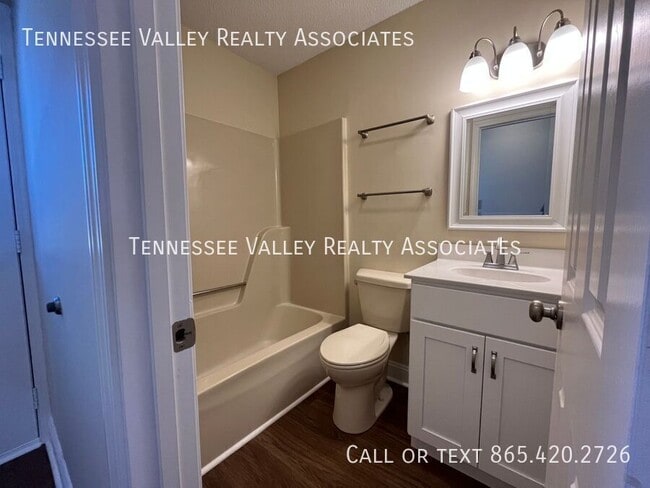 Building Photo - 455 Bramblewood Ln