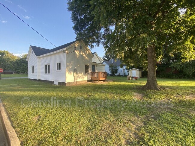 Building Photo - 309 N Webb St