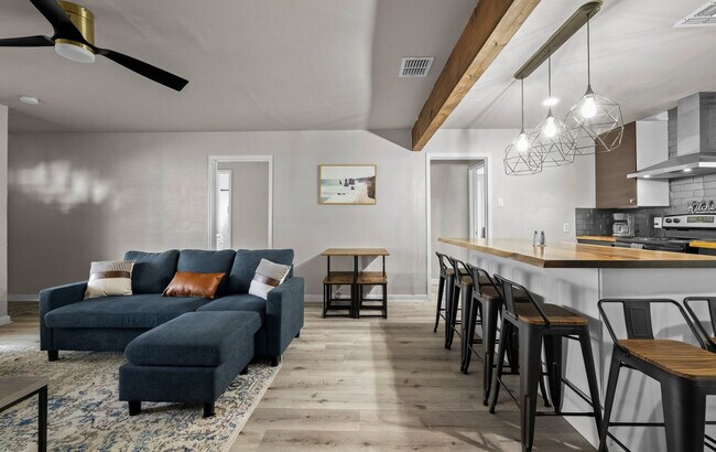 Primary Photo - 4717 Edith St