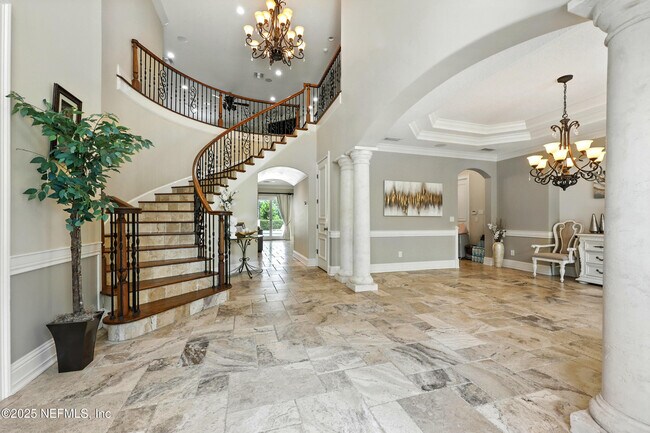 Building Photo - 2061 Crown Dr