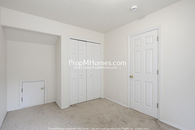 Building Photo - 23858 SW Pinecone Ave