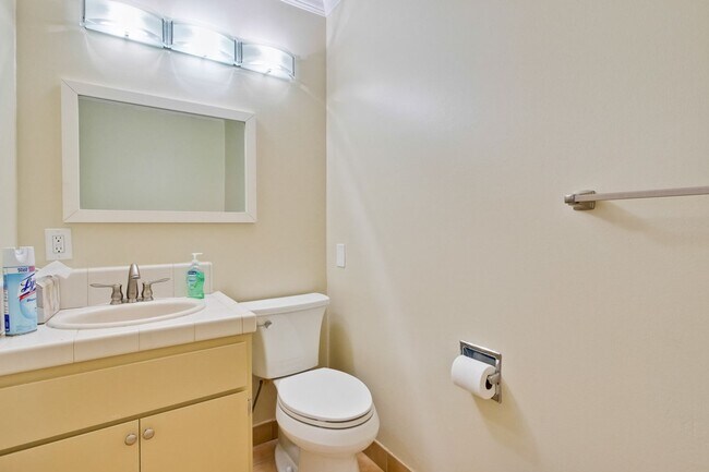 Building Photo - Stylish San Jose Home and Private Yard