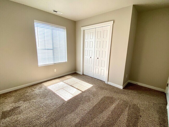 Building Photo - 3 Bedroom 2 Bath  PET FRIENDLY home in SW ...