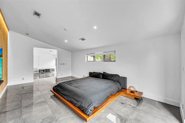 Building Photo - 1511 NE 4th Pl