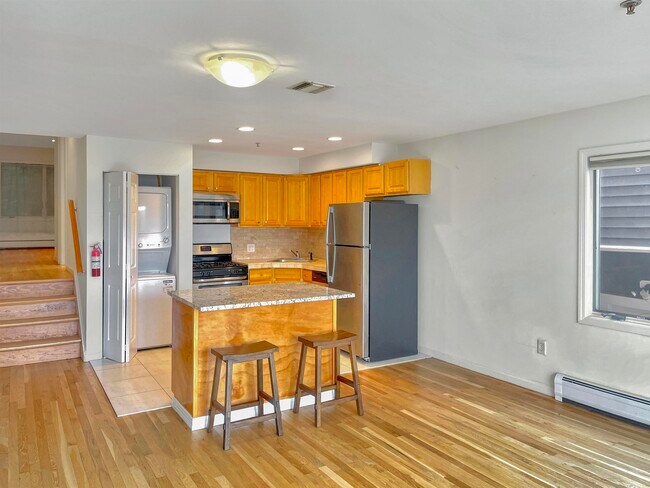Building Photo - 8913 Riverside Pl