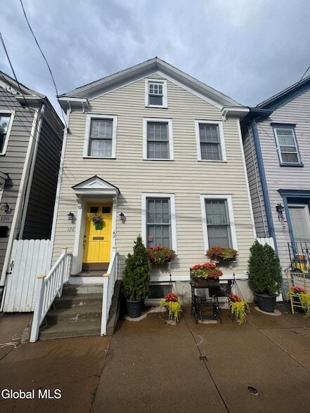 Building Photo - 126 N College St