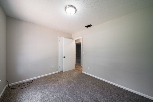 Building Photo - Coming Soon! Spacious 3 Bedroom 2 Bath!