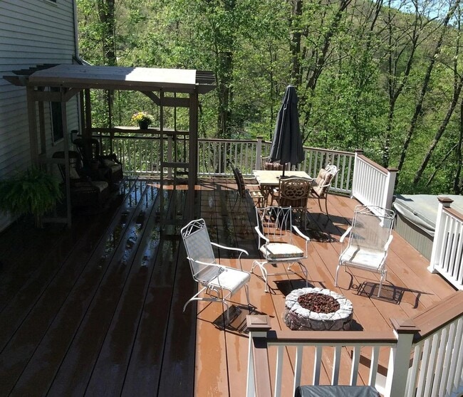 Building Photo - Two Story Cape Cod located in country sett...