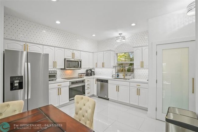 Building Photo - 833 SW 17th St