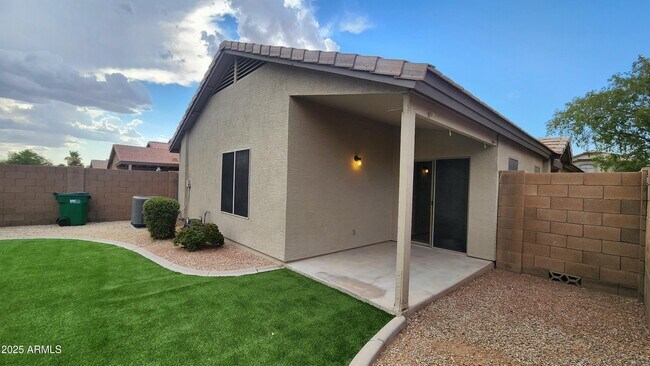 Building Photo - 42539 W Hillman Dr