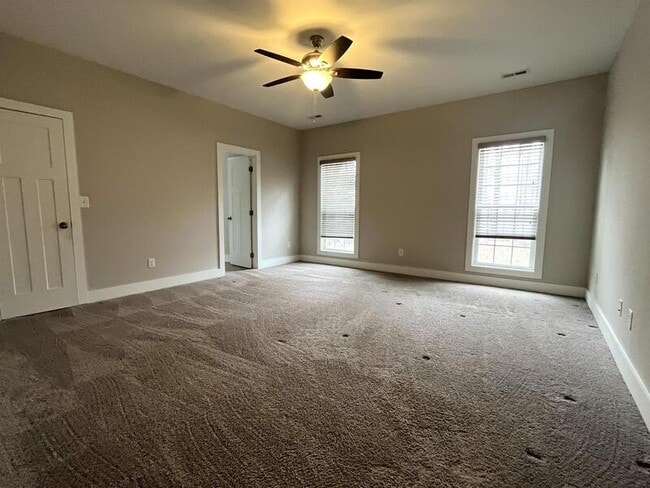 Building Photo - 122 Fargo Dr