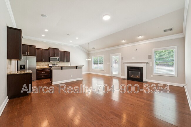 Building Photo - 1016 Ridgehaven Rd
