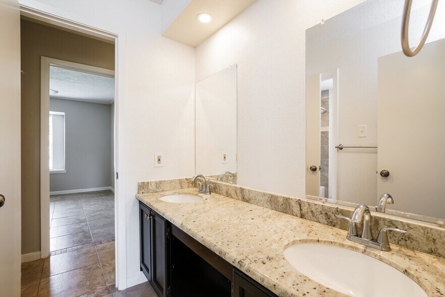 Building Photo - 518 Magnolia Bend St