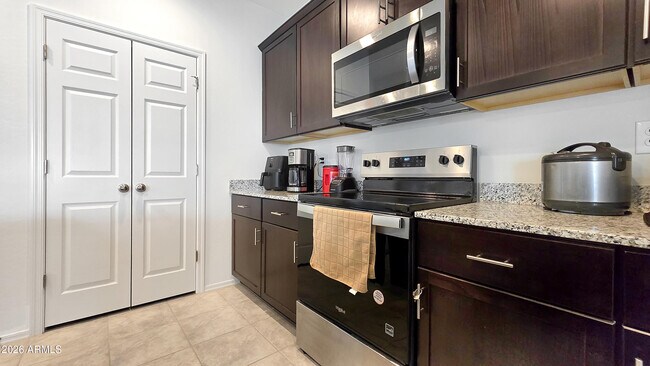 Building Photo - 5074 S 251st Dr