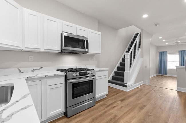 Primary Photo - 2429 Ashland Ave
