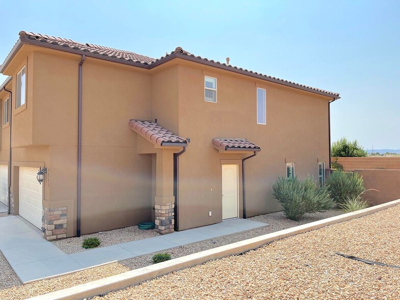 Building Photo - 3971 Bella Vista Dr