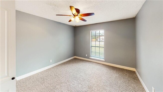 Building Photo - 1802 Southwood Dr