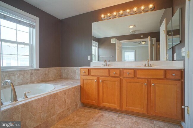 Building Photo - 2515 Einstein St