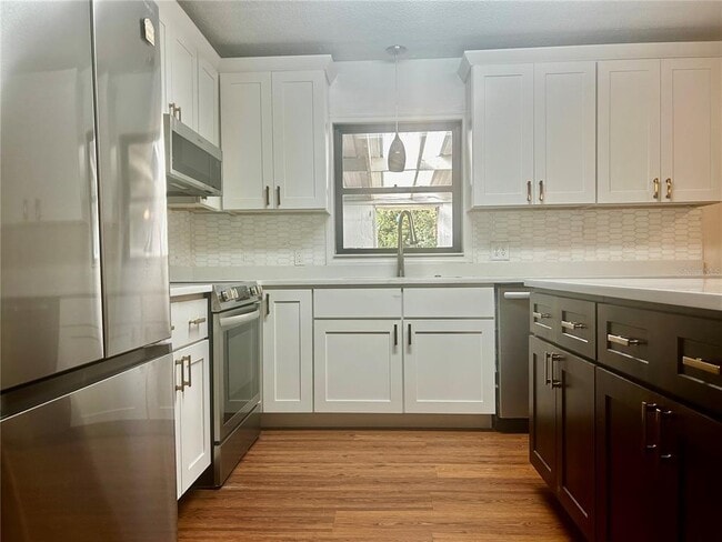 Building Photo - 410 NE 15th Ct