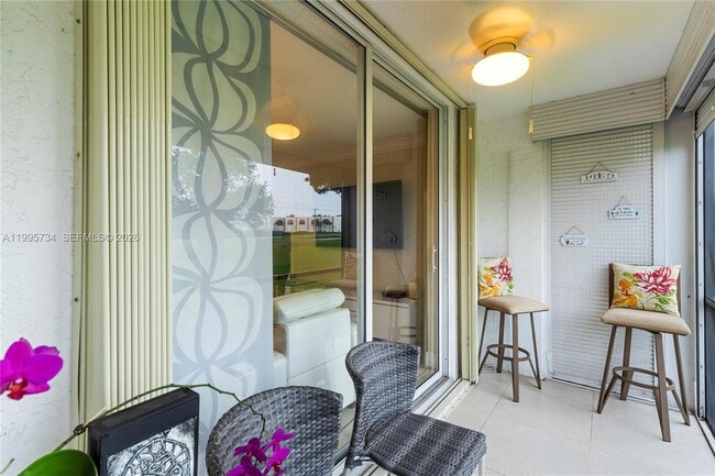 Building Photo - 9200 N Hollybrook Lake Dr