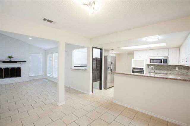 Building Photo - 12501 Hornbeam Dr