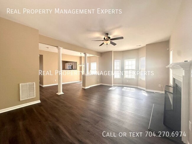 Building Photo - 10076 Treeside Ln