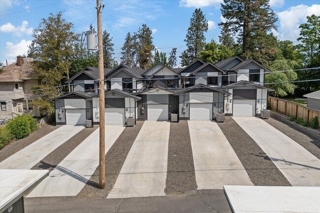 Building Photo - 2015 W 9th Ave