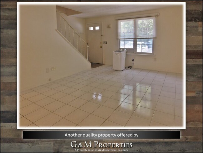 Building Photo - Two Bedroom, One and a Half Bath Townhouse - Close to U of R/ Strong