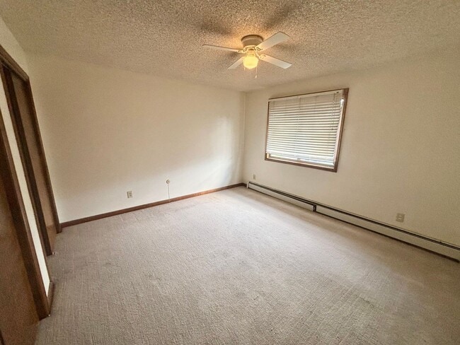 Building Photo - 1624 Azalea Dr